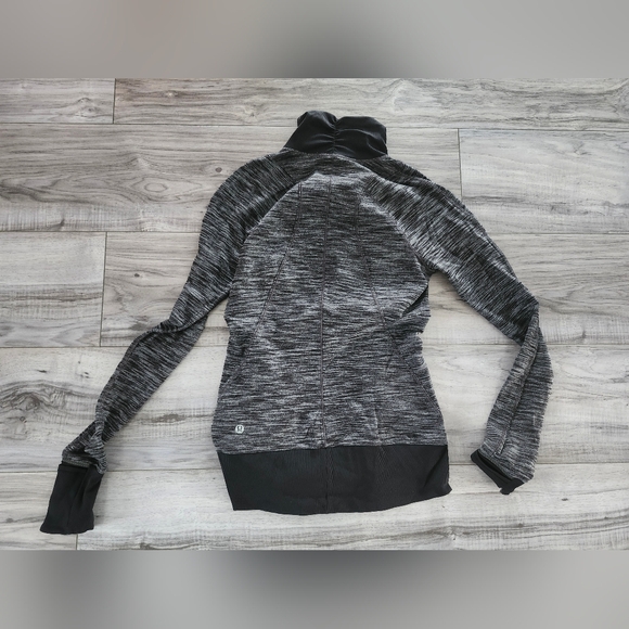 Lululemon Rundeful 1/2 Zip - Picture 3 of 4